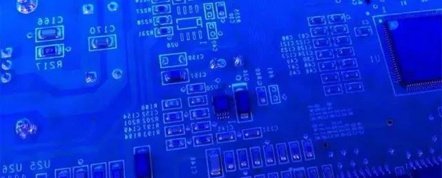 軸心自控AC系列自動(dòng)涂覆機(jī)涂覆效果，均勻度非常一致